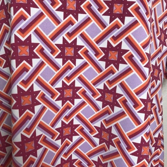 V-Neck Squared Geometric Short Sleeve Shift Dress - Picture 6 of 7